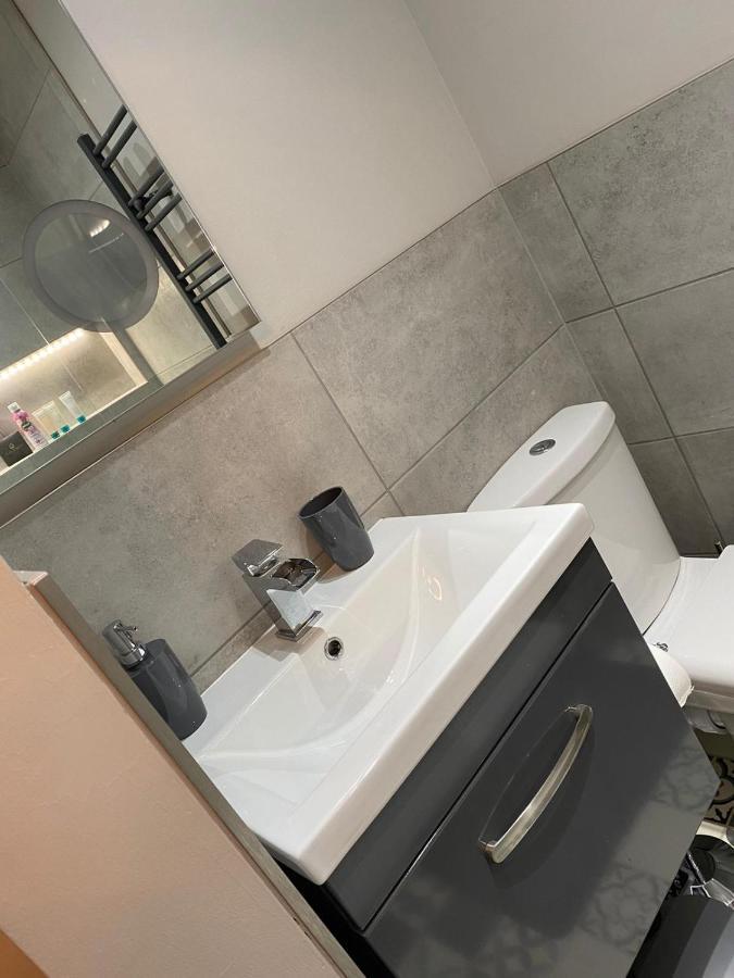Cambridge Villas Private Studio ลิธึม เซนต์ แอนน์ส ภายนอก รูปภาพ